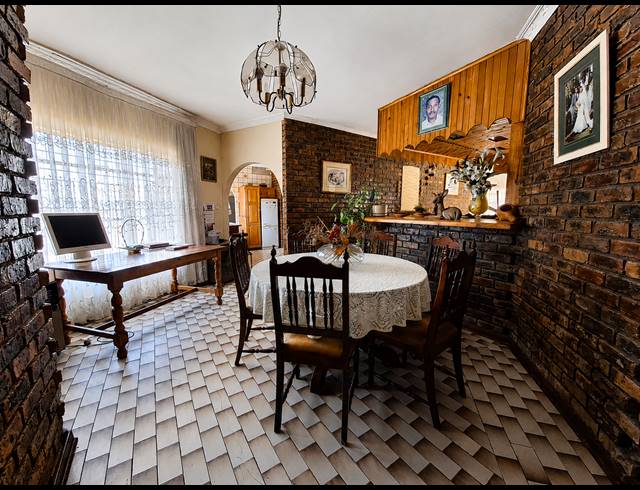 5 BEDROOM HOUSE FOR SALE IN DE DEUR